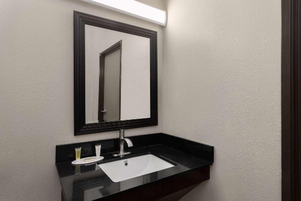 Days Inn & Suites by Wyndham Tucson/Marana image 2