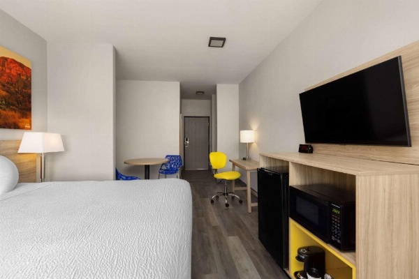 Days Inn & Suites by Wyndham Tucson/Marana image 20