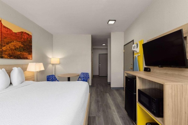 Days Inn & Suites by Wyndham Tucson/Marana image 25