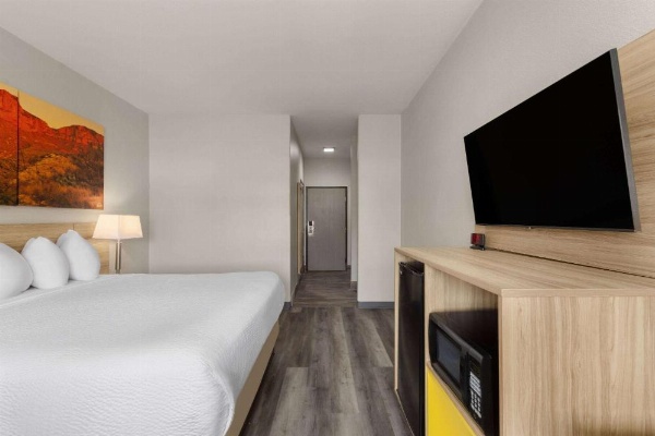 Days Inn & Suites by Wyndham Tucson/Marana image 28