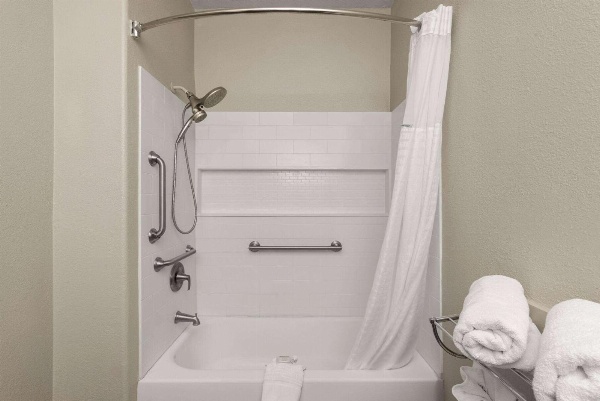 Days Inn & Suites by Wyndham Tucson/Marana image 3